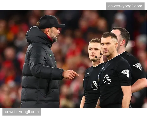 评论：斯特拉斯堡绝杀进球是否存在手球？VAR未介入再引争议。