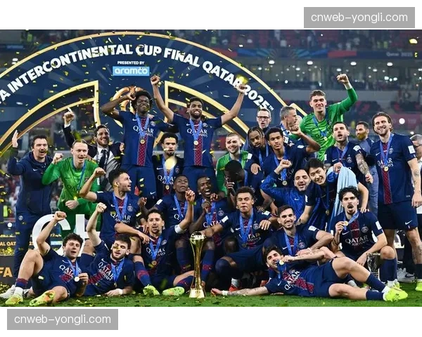 巴黎圣日耳曼举办“女性足球日”,吸引千名女孩参与体验 巴黎圣日耳曼举办“女性足球日”,吸引千名女孩参与体验